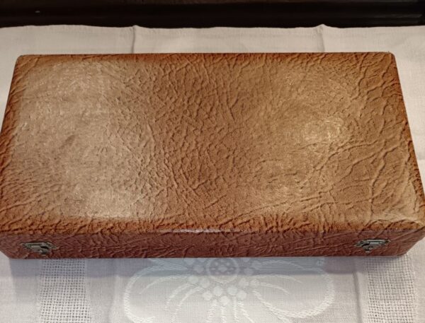 12 grands couteaux de table Ercuis en métal argenté