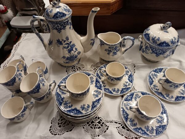 Service à café en faïence de Gien modèle Delft Bleu