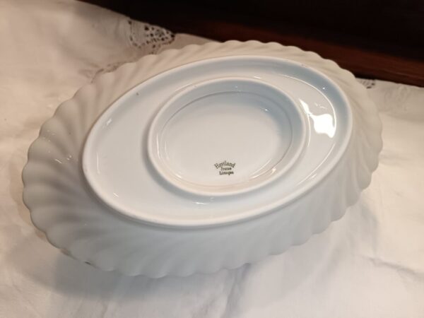 Saucière en porcelaine Haviland Limoges modèle Torse cerisier bleu