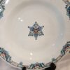 Assiette creuse en Faïence de Gien modèle Carnavalet pour Godin rue de Paradis à Paris