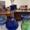 Coffret de 6 verres à vin en cristal de différentes couleurs et une carafe en cristal de Lorraine